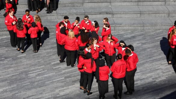 Groups of volunteer mentors in circles