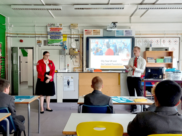 students and volunteer mentors during Case club 